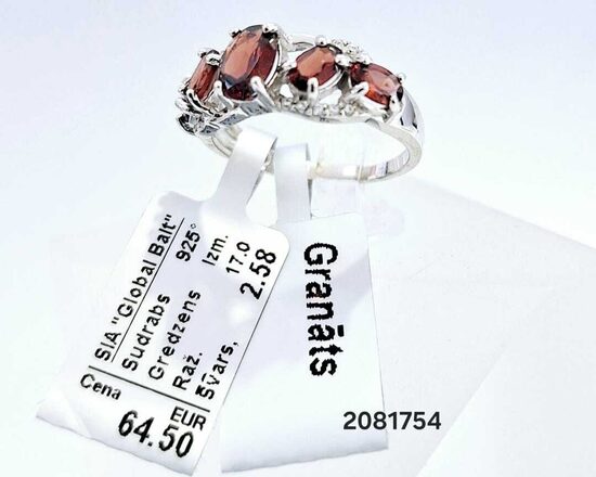 Sudraba gredzens 17 izm ar granātu