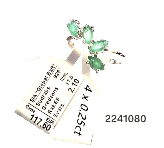 Sudraba gredzens 17.0 izm. ar smaragdu