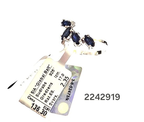 Sudraba gredzens 17 izm.ar safīriem