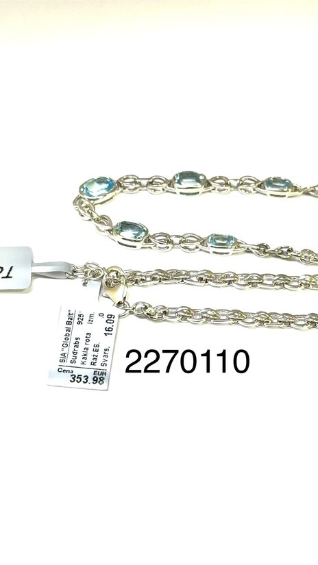 Sudraba kaklarota ar topāzu